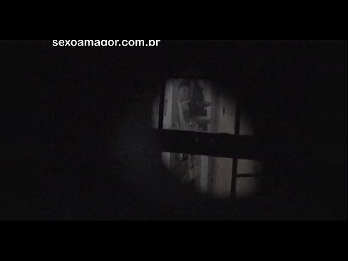 ❤️ Бландзінка таемна здымаецца на відэа з суседскага вуаерыста, схаванага за пустымі цэгламі ❌ Порна-відэа у нас ❌❤